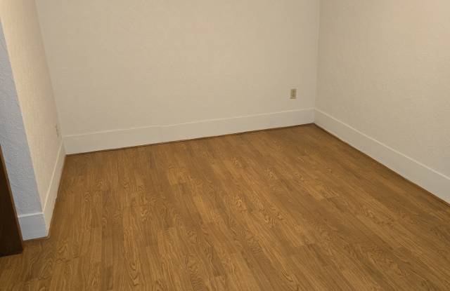 205 Pine Street Gallery 4