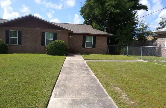 Efficient 2 Bed/1 Bath Duplex Unit in Springfield w/Easy Access to Tyndall AFB! **SPECIAL: 1/2 Off First Month's Rent** photos photos