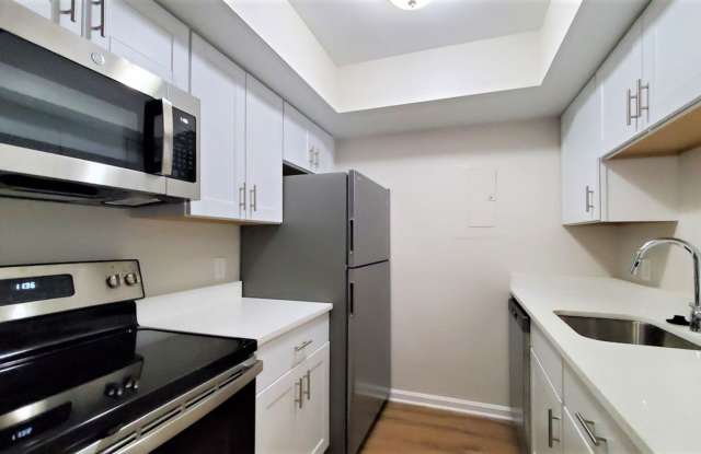 Beautifully Renovated 2 Bedroom, 2 Full Bathroom Condo!!! photos photos
