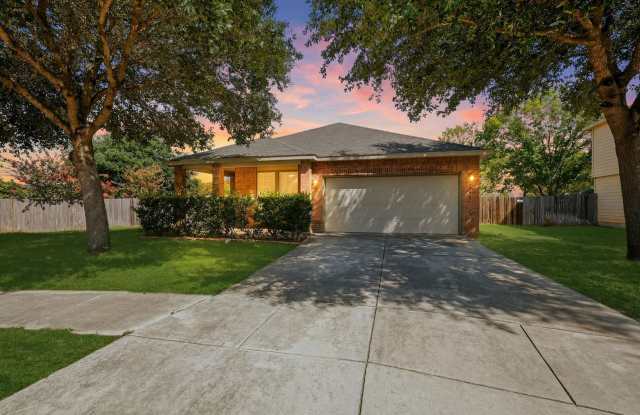 New LVP Flooring & Large Backyard in Schertz photos photos