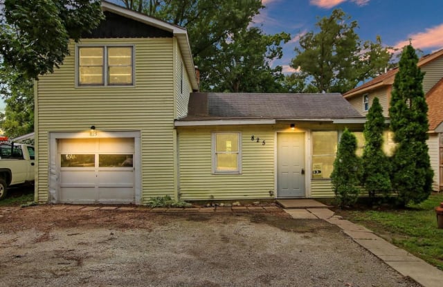 825 Plymouth Lane - 825 Plymouth Lane, McHenry County, IL 60051