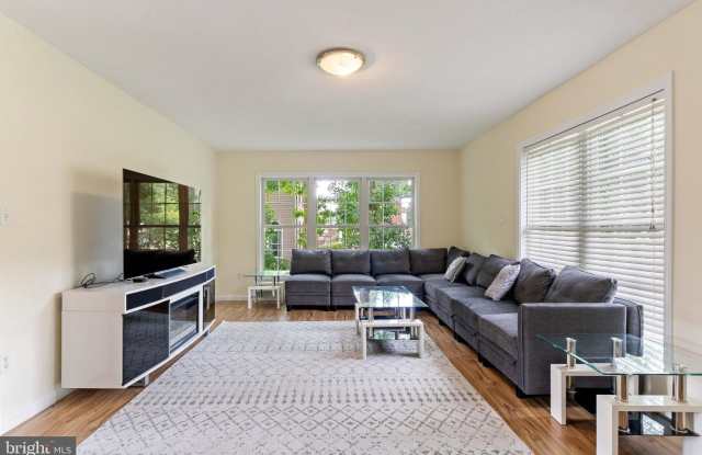 6703 OAK Drive Gallery 4