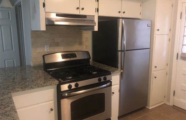 1605 W 8th Street - 1605 West 8th Street, Irving, TX 75060