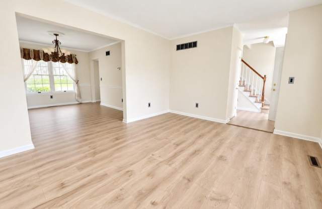 501 FALCON Drive Gallery 4