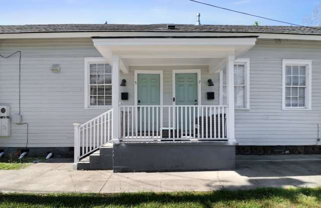 Modern and Updated Furnished 1 Bed 1 Bath photos photos