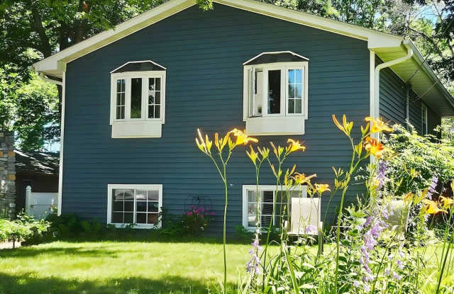 Charming 3bed 2bath Home in White Bear Lake! Gallery 1