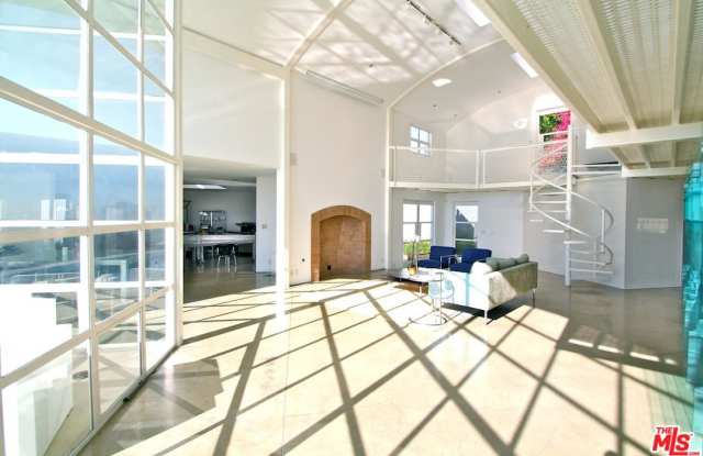 1641 WOODS Drive Gallery 2