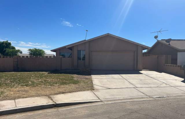 Three Bedroom Cibola Home on a large Lot. Fenced Yard and covered Patio. Gallery 3