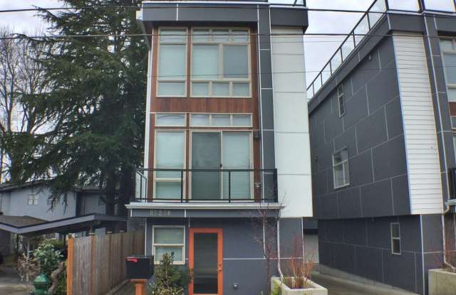 9528 8th Ave NW #B - 9528 8th Avenue Northwest, Seattle, WA 98117