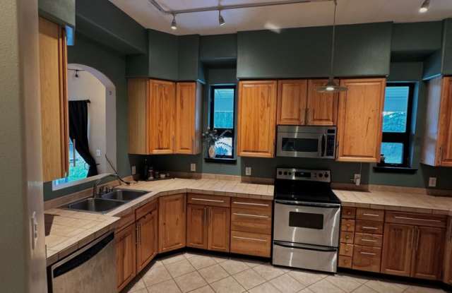 Spacious 2 bedroom home / Very pet friendly / 2 car garage / On city water Gallery 3