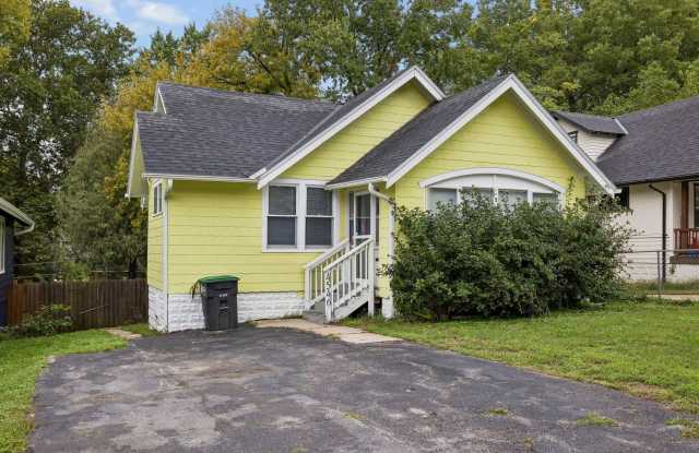 Charming 3-Bedroom Home — Pet Friendly! Gallery 3