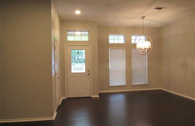 1051 Westbury Lane Gallery 3