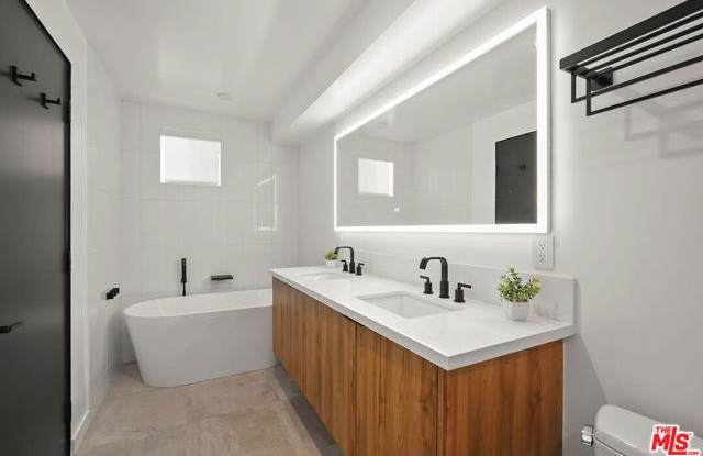 926 North Ridgewood Place photos photos
