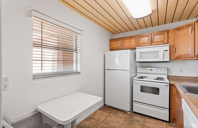 2515 Northeast 2nd Court Gallery 3