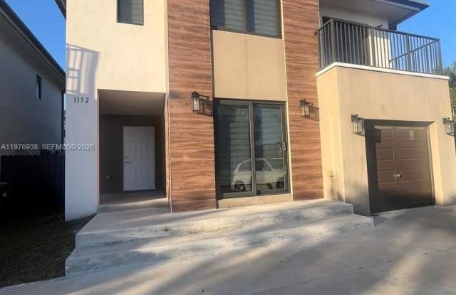 1152 NW 2nd Ln photos photos