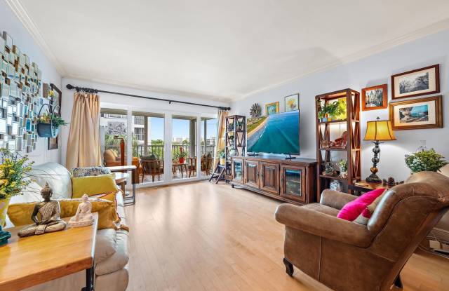 155 Yacht Club Drive Gallery 2