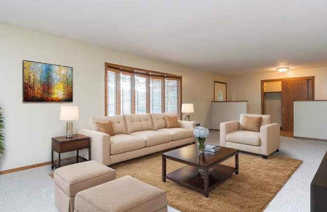 1605 E 49th St photos photos