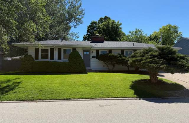 Charming 2 BR house in quiet Normal neighborhood photos photos