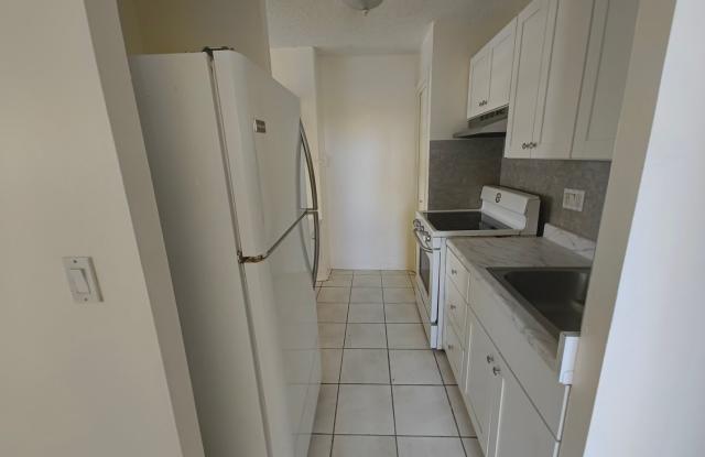 2 Bedroom 1.5 Bath Condo in Waikiki – Available 10/16/2026! Gallery 4