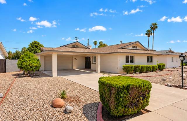 FREE RENT OFF 1ST MONTHS RENT!!!!!   INTERESTED  Remodeled Tempe Home 4BR/2BA Gallery 1