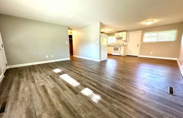 4418 Primrose, Kettering 3 Bedroom / 1 Bathroom home with 1.5 Car Attached Garage Gallery 3