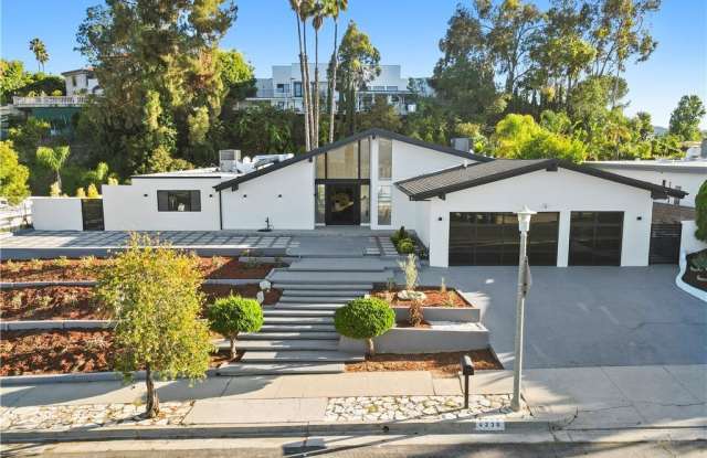 4230 Alonzo Avenue Gallery 2