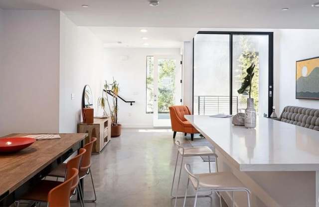 2156 Clifford St Gallery 1