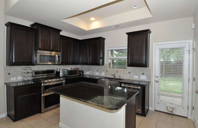 Spacious townhome in GREAT location! photos photos