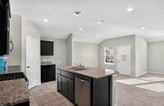 4 Bedroom 2 Bath Single Family Home in Odessa Gallery 4