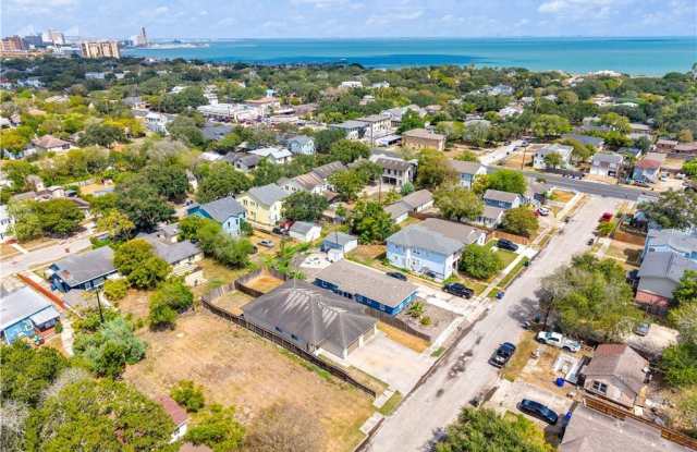 326 Oleander Avenue Gallery 2