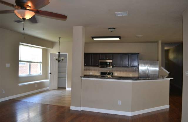 6005 Hidden Pine Lane Gallery 4