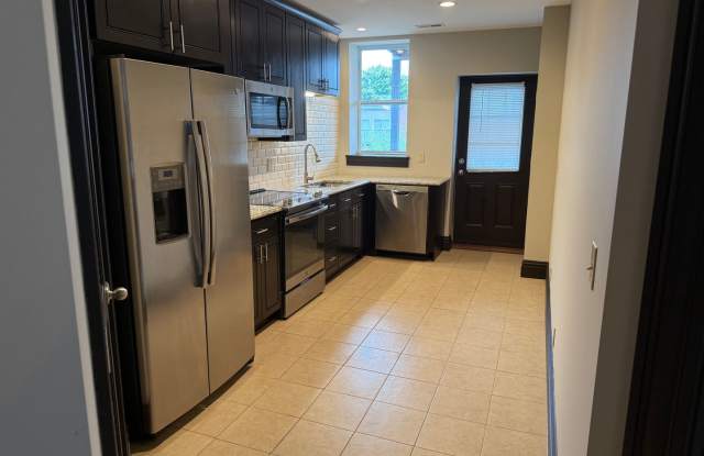 Modern Luxury Meets Historic Charm: Tour This Upscale 2-Bed Retreat Steps From The Grove This Sunday! Gallery 4