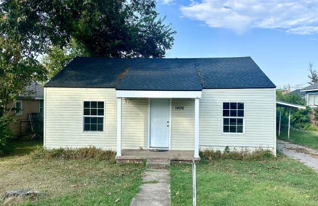 1406 N Market Ave photos photos
