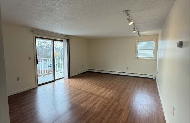 826 State St - 826 State Street, Bangor, ME 04401 826 State St - 826 State Street, Bangor, ME 04401