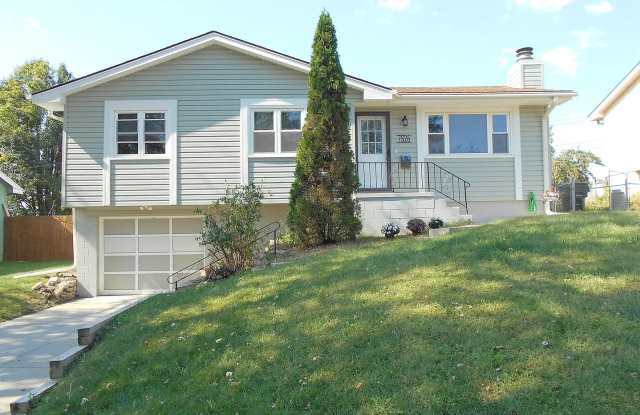 Comfortable 3-Bedroom Home with Park Access  Easy Commute photos photos