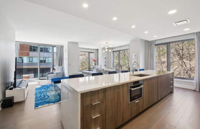 9 AVENUE AT PORT IMPERIAL photos photos