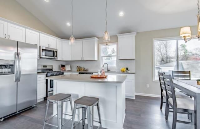 440 Goodrich Ave - 440 Goodrich Avenue, St. Paul, MN 55102