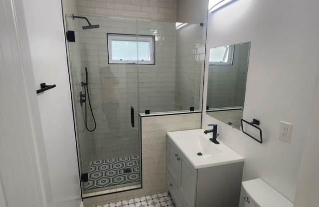 1137 North Westmoreland Avenue photos photos