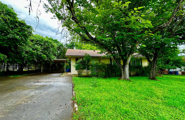 Fresh 2 Bedroom Home - 525 Methodist Encampment Road, Kerrville, TX 78028