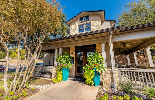 La Mirada Gallery 3
