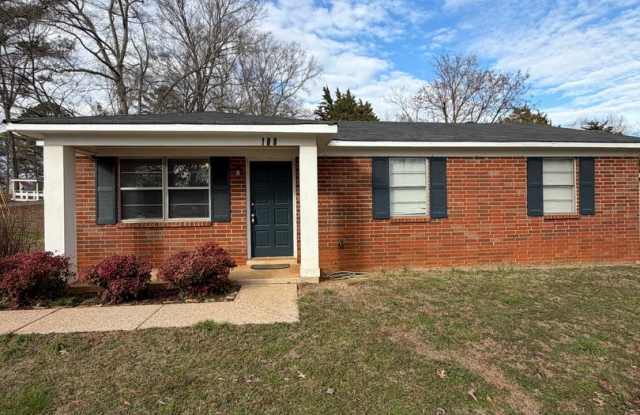 189 Warden Dr | 3 Bd | 1 Ba | 1,000 Sq Ft photos photos