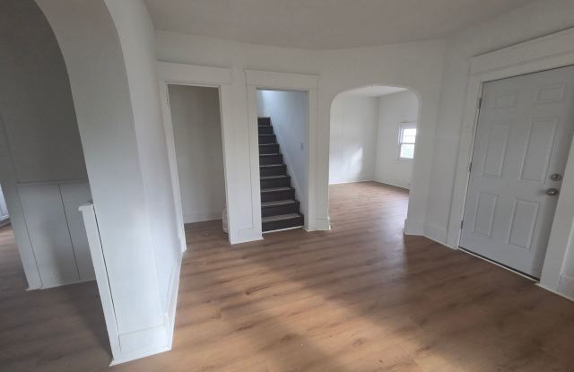 3 bedroom single family home, east side Gallery 4