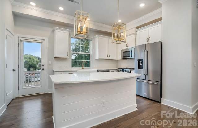 1622 Nandina Corners Alley Gallery 1