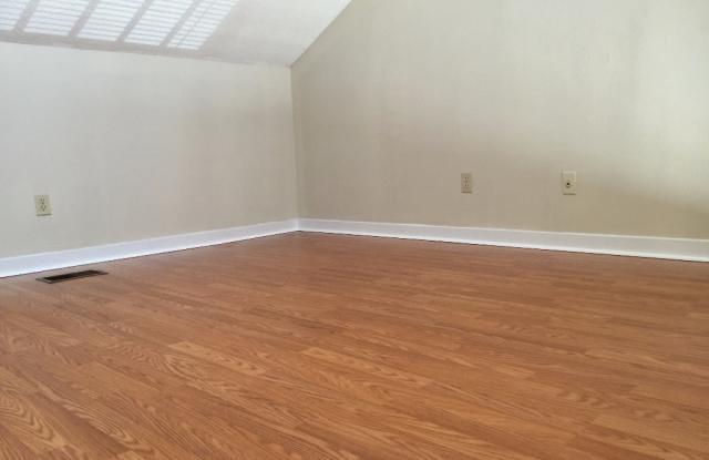 1905 San Gabriel St Apt 204 - 1905 San Gabriel Street, Austin, TX 78705