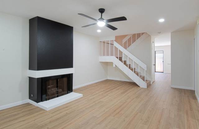 Newly Updated 3 Bed 2.5 Bath Townhouse in the Beautiful Quiet Newport Terrace Community Gallery 3