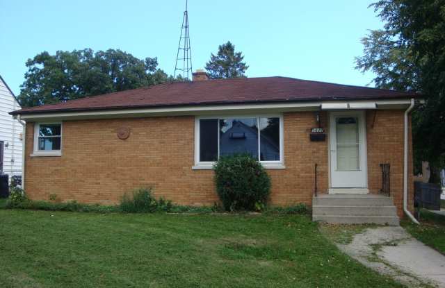3 Bedroom, 2 Bath Single Family Home in Quiet Kenosha Neighborhood photos photos