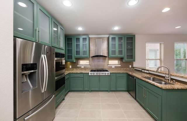 4708 Belmont Avenue Gallery 4