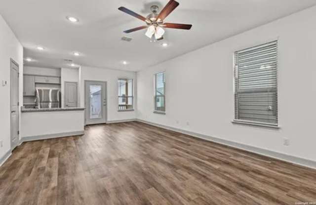 Room in 3 Bedroom Home at Briarwood Pass photos photos