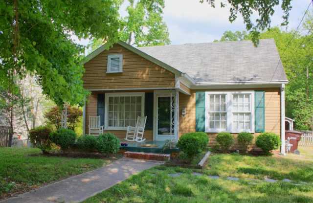 Charming 2 bedroom, 1 bath bungalow with fenced yard in Lakewood photos photos