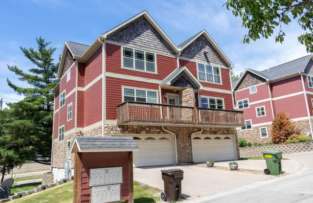 $2,550 | 3 Bedroom, 3.5 Bathroom Multi Floor Town Home | No Pets | Available for August 1st, 2027 Move In! Gallery 4